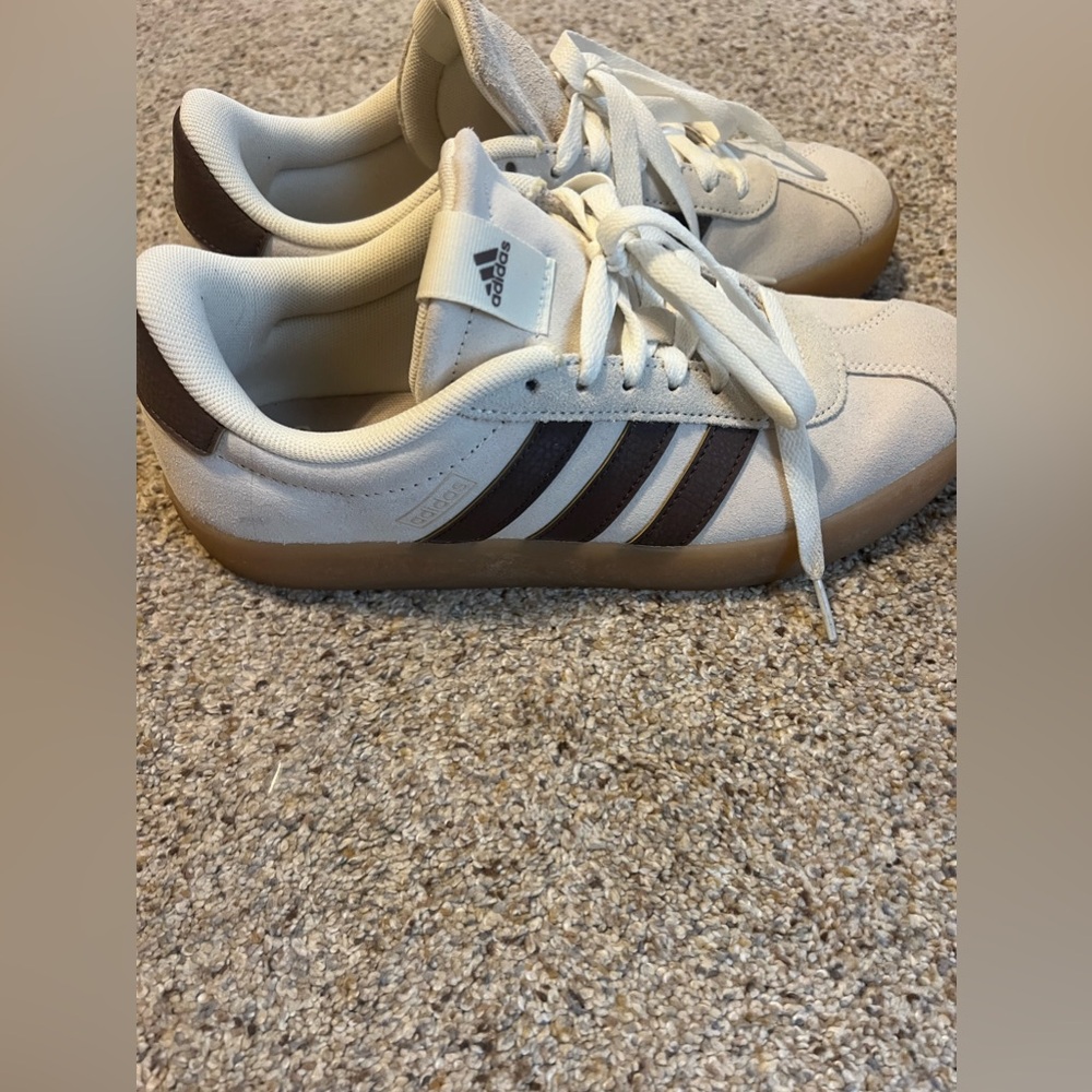 Adidas Sneakers